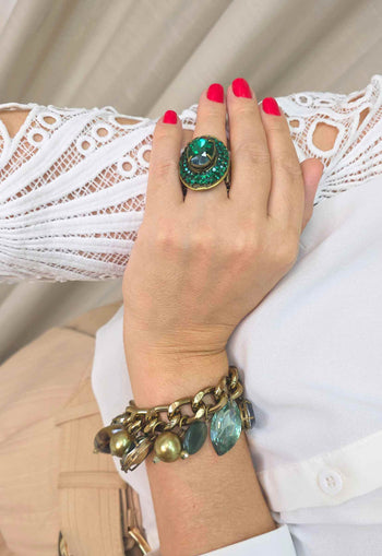 Pulseira Jadeíta: Clássica com Pingentes e Pedras Verdes no Ouro Velho | Casual Chic para o Dia a Dia
