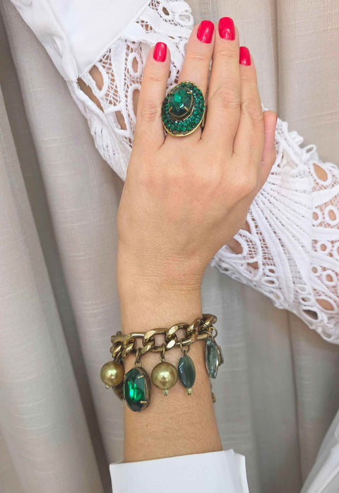 Pulseira Jadeíta: Clássica com Pingentes e Pedras Verdes no Ouro Velho | Casual Chic para o Dia a Dia
