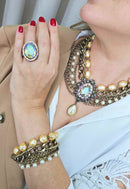 Pulseira Emporium com perolas e correntes ouro velho