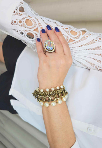 Pulseira Emporium com perolas e correntes ouro velho