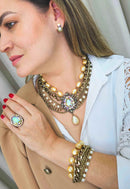 Pulseira Emporium com perolas e correntes ouro velho