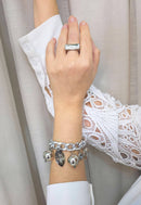 Pulseira Solange: Moderna com Pingentes de Bolas e Strass Hematite no Prata | Essencial para o Dia a Dia