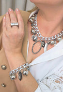 Pulseira Solange: Moderna com Pingentes de Bolas e Strass Hematite no Prata | Essencial para o Dia a Dia