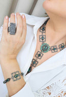 Pulseira Inscrição com quadrado de metal e pedras verdes banhado no grafite