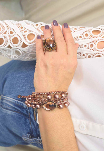 Pulseira Zuleide: Clássica de Pérolas e Strass no Cobre Velho | Seleção Especial da Dai