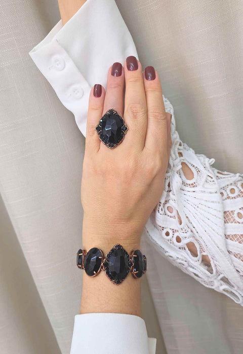 Pulseira Vanusa: Clássica com Pedras Pretas no Vintage | Lançamento Exclusivo
