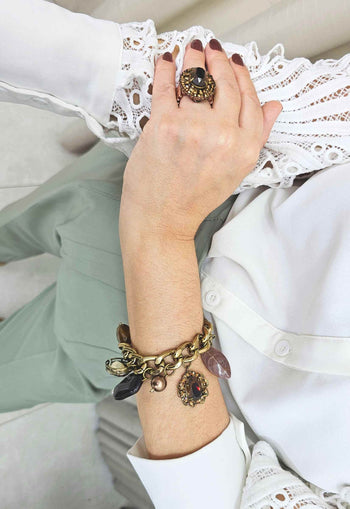 Pulseira Driade glam ouro velho com pingentes e pedras marrom