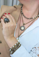 Colar Sucesso ouro velho com perolas e pedras black diamond